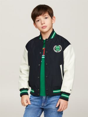 Chaqueta universitaria con emblemas