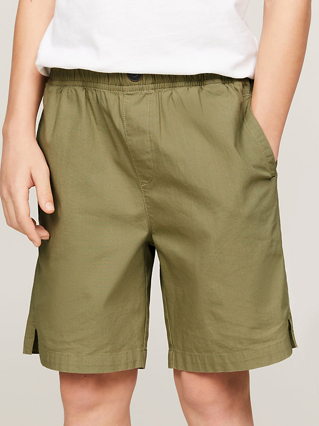 pantalón corto amplio con monotipo hilfiger green de niños tommy hilfiger
