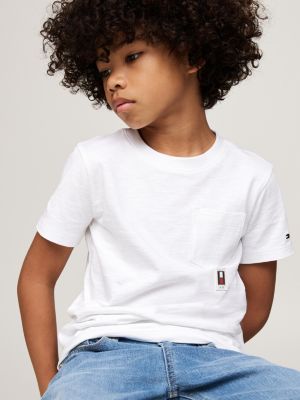 t-shirt à col ras-du-cou et poche plaquée blanc pour garçons tommy hilfiger