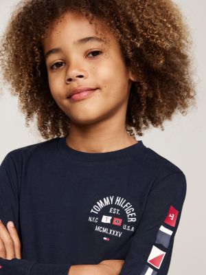 t-shirt a maniche lunghe con bandierine blu da bambini tommy hilfiger