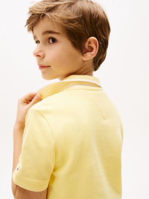 polo con logo ricamato giallo da bambini tommy hilfiger