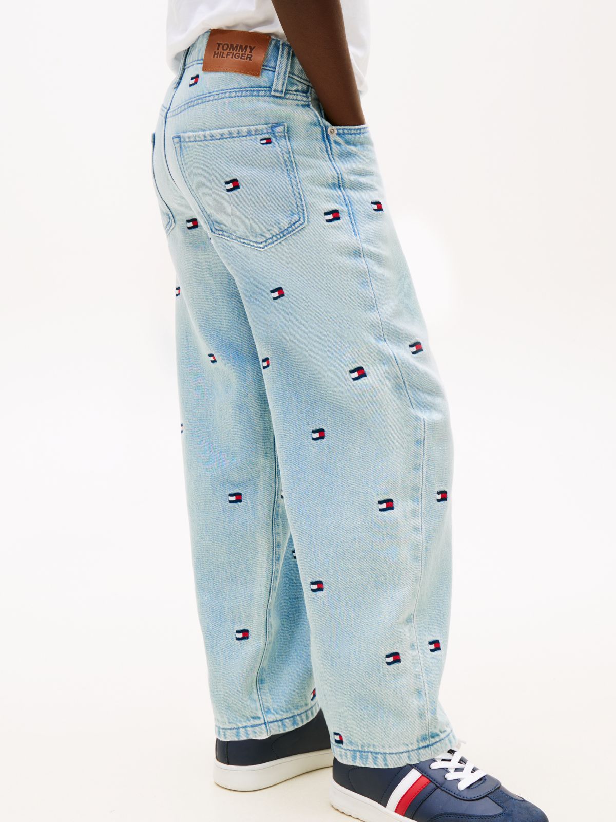 Wavy Flag Embroidery Loose Jeans — Blue