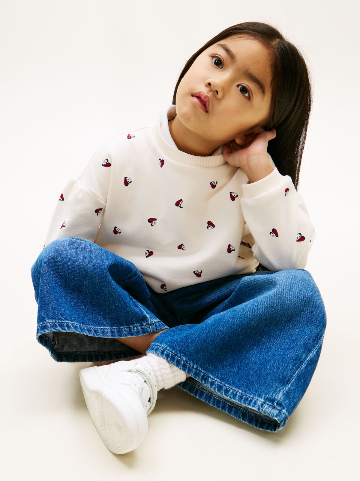 Smiley Heart Flag Relaxed Sweatshirt — White