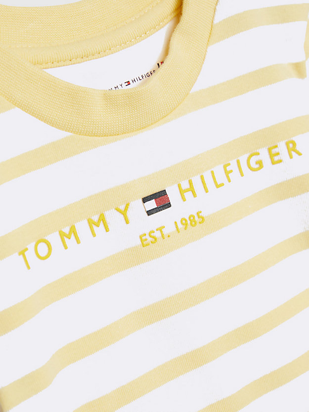 gelb essential set mit streifen-t-shirt und shorts für newborn - tommy hilfiger