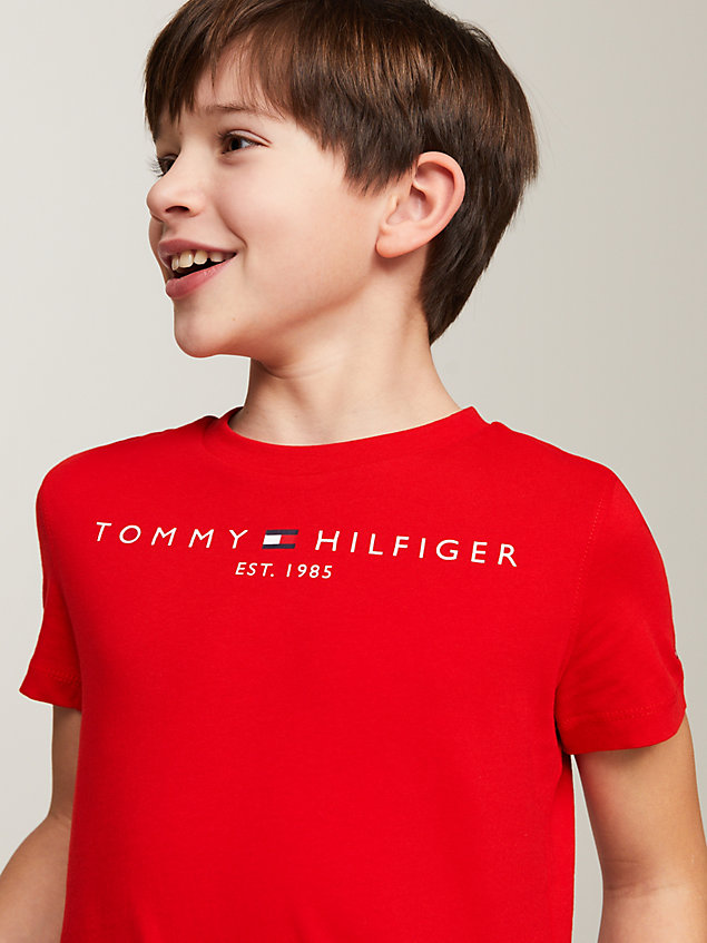 red essential t-shirt van biologisch katoen voor kids unisex - tommy hilfiger