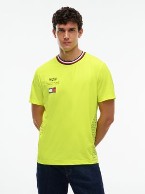 yellow th x cadillac formula 1® team t-shirt mit chevron-streifen für gender-inclusive erwachsene - tommy hilfiger