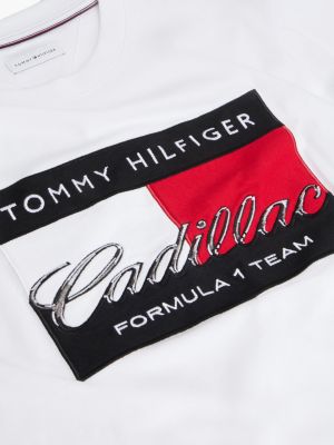 white th x cadillac formula 1® team flag graphic t-shirt for adults gender inclusive tommy hilfiger