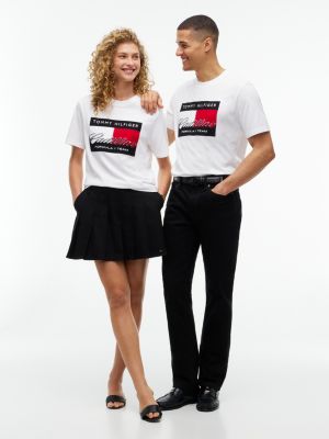 white th x cadillac formula 1® team flag graphic t-shirt for adults gender inclusive tommy hilfiger