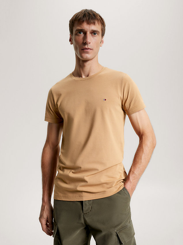 t-shirt extra slim fit con bandierina brown da uomo tommy hilfiger