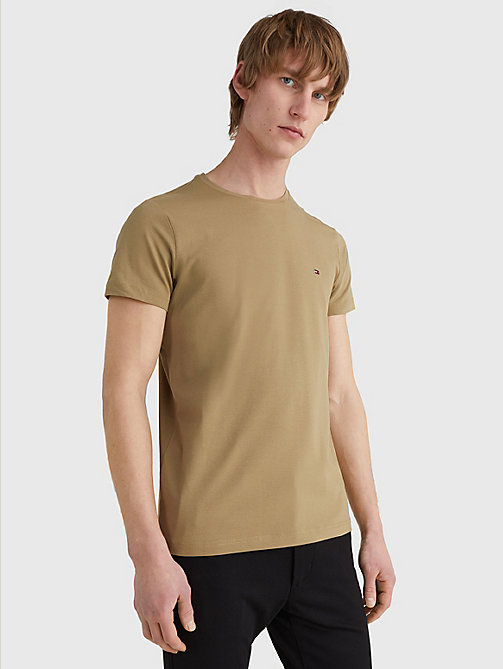 t-shirt slim fit con bandierina ricamata marrone da men tommy hilfiger