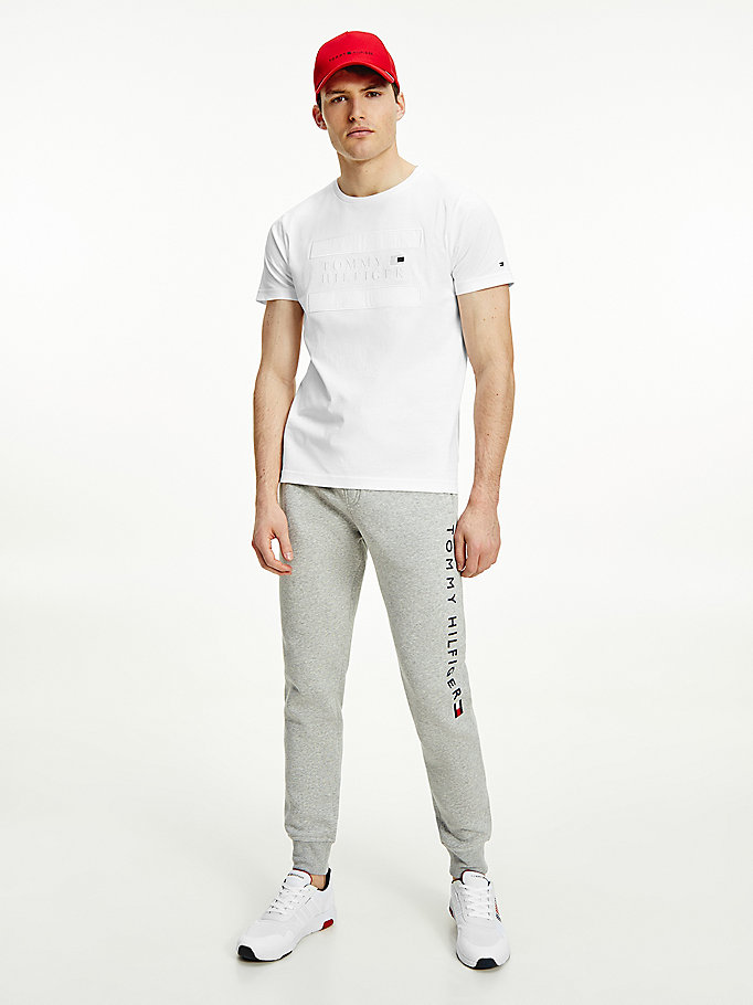 wit t-shirt van biokatoen met ton-sur-ton logo voor men - tommy hilfiger