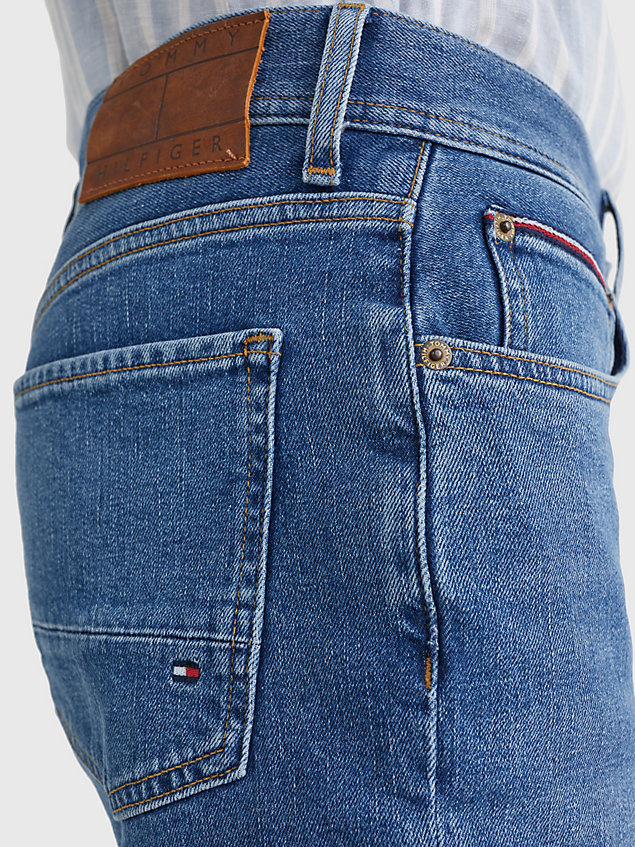 denim brooklyn jeans-shorts mit fade-effekt für herren - tommy hilfiger