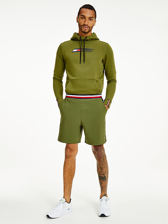 shorts sport in tessuto riciclato verde da uomo tommy hilfiger