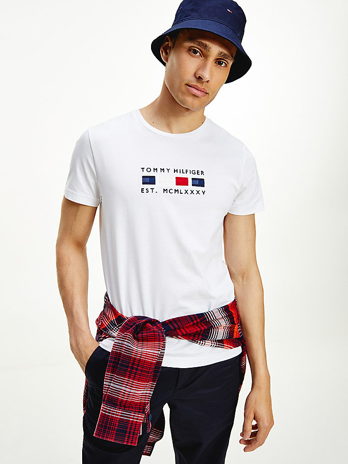 weiß t-shirt aus bio-baumwolle mit logo-stickerei für men - tommy hilfiger