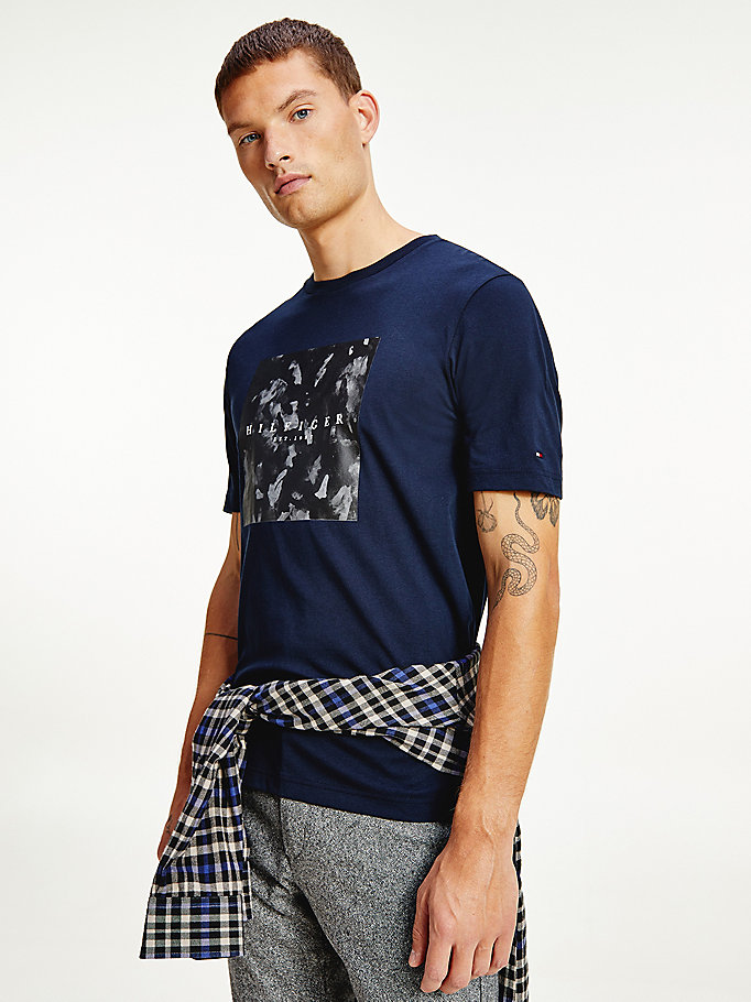 t-shirt relaxed fit con stampa camouflage blu da uomo tommy hilfiger