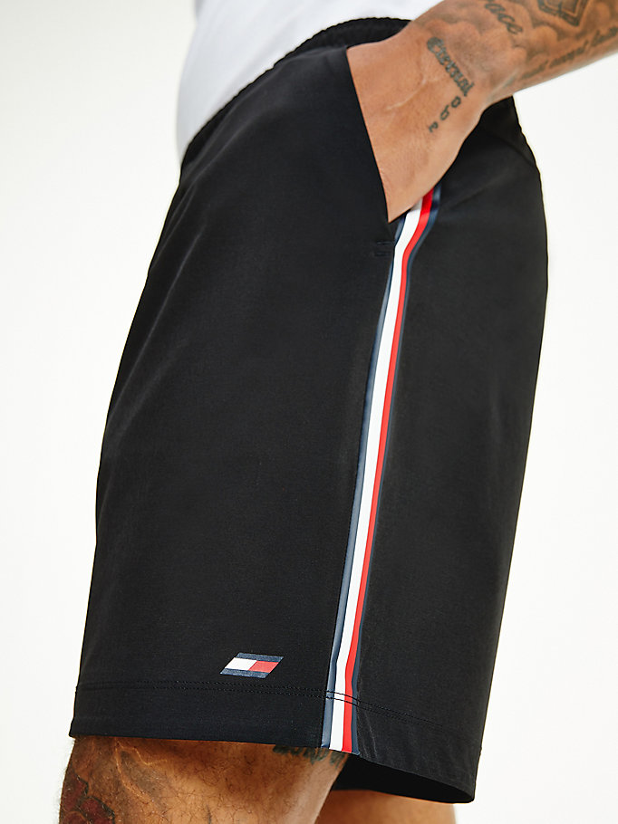 schwarz sport regular fit shorts mit branding für men - tommy hilfiger