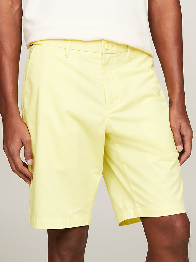 shorts chino harlem 1985 collection relaxed fit yellow da uomini tommy hilfiger