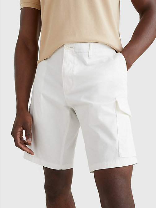 white 1985 collection harlem relaxed cargo shorts for men tommy hilfiger
