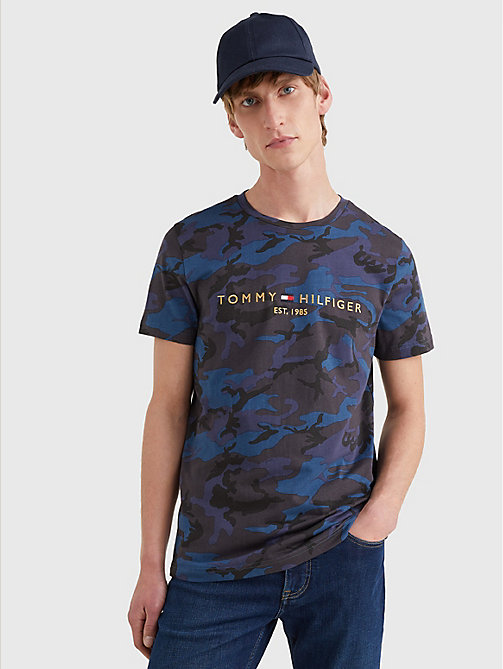 t-shirt à logo et motif militaire bleu pour hommes tommy hilfiger