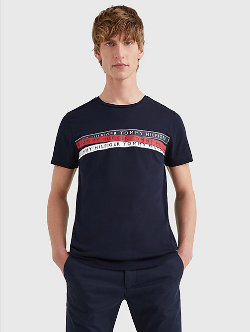 blau t-shirt mit grafischem tape-logo für herren - tommy hilfiger