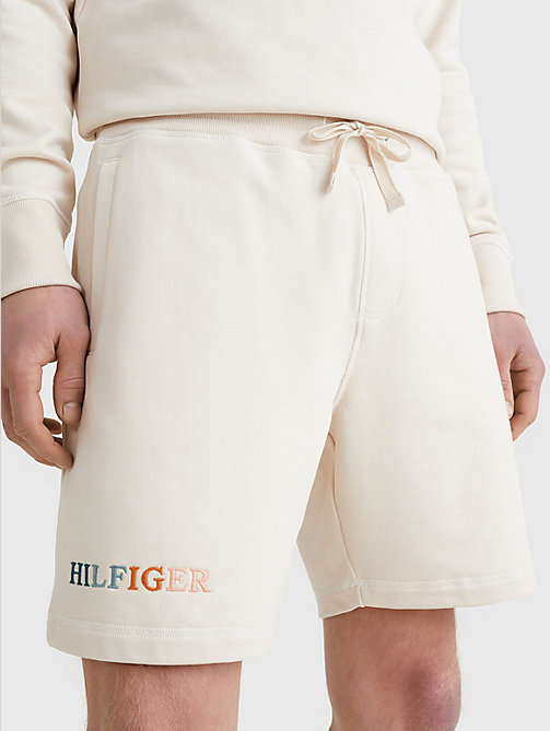 shorts con logo multicolore ricamato beige da men tommy hilfiger