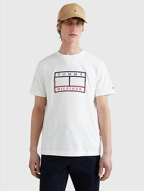 t-shirt à drapeau linéaire brodé blanc pour men tommy hilfiger