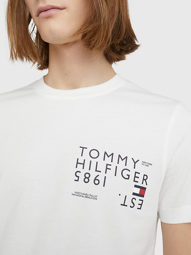 white slim fit t-shirt met logo op de achterkant voor heren - tommy hilfiger