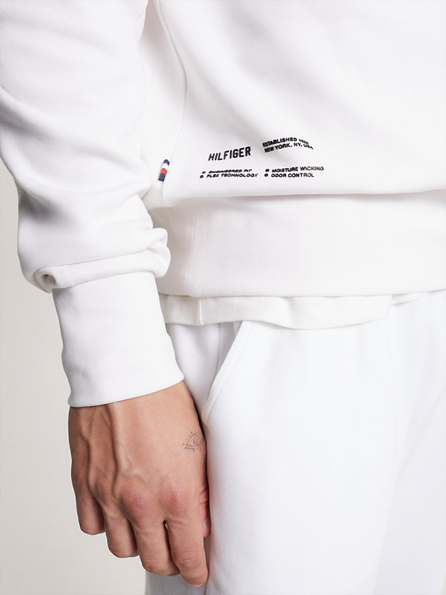 white bluza essential z logo w kolorze tła dla mężczyźni - tommy hilfiger