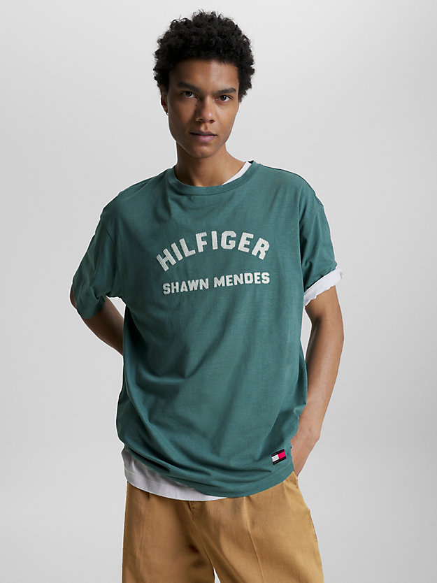 T-shirt coupe archives Tommy Hilfiger x Shawn Mendes FROSTED GREEN pour hommes TOMMY HILFIGER