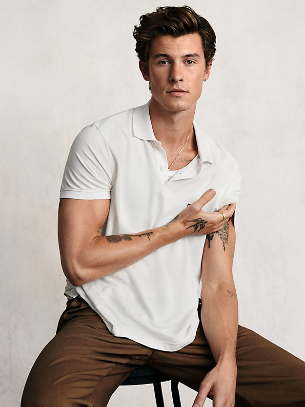 WEATHERED WHITE Tommy Hilfiger x Shawn Mendes regular polo voor heren TOMMY HILFIGER