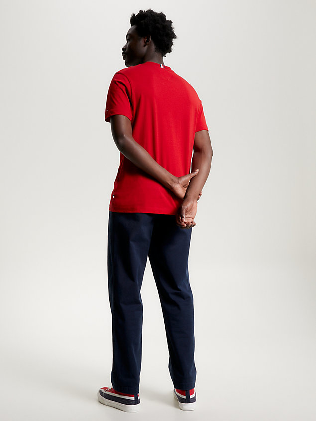 red t-shirt mit hilfiger-monotype-logo für herren - tommy hilfiger