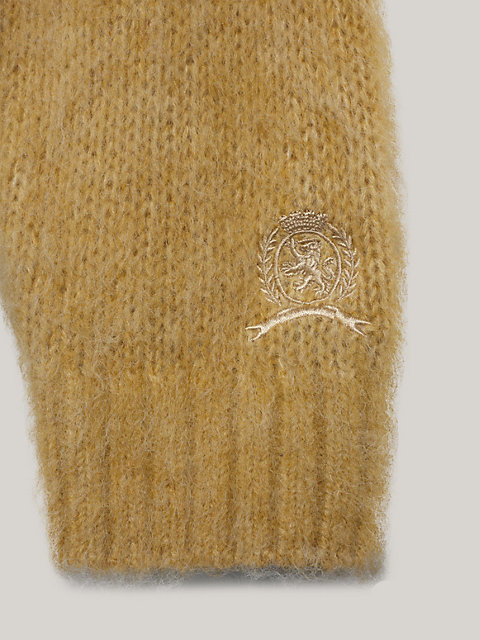 beige luźny sweter unisex ze wzorem argyle i emblematem dla mężczyźni - tommy hilfiger