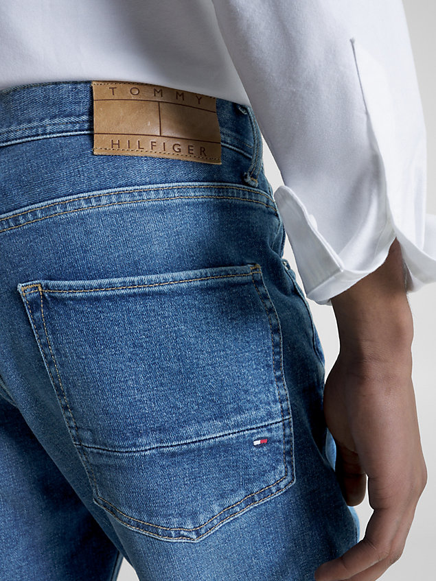 denim denton straight jeans mit fade-effekten für herren - tommy hilfiger
