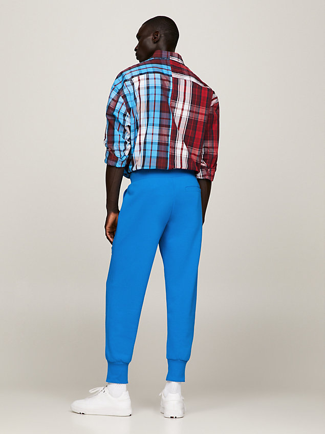 blue crest jogginghose mit bündchen und patch für herren - tommy hilfiger