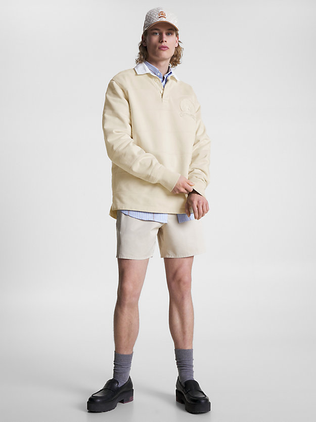 polo rugby relaxed fit a righe con stemma beige da uomo tommy hilfiger