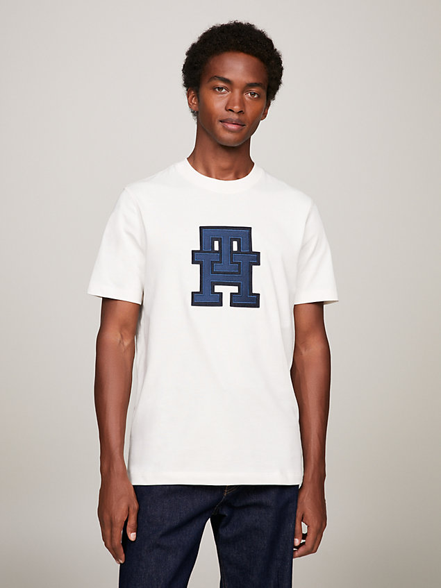 t-shirt à monogramme appliqué white pour hommes tommy hilfiger