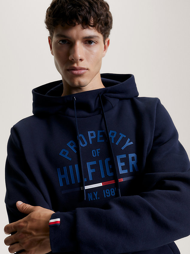 blue hoodie met grafisch sport-logo voor heren - tommy hilfiger