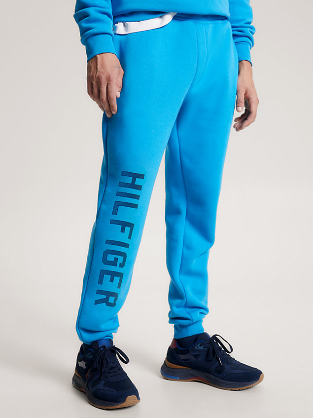 blue sport jogginghose mit bündchen und grafik-logo für herren - tommy hilfiger