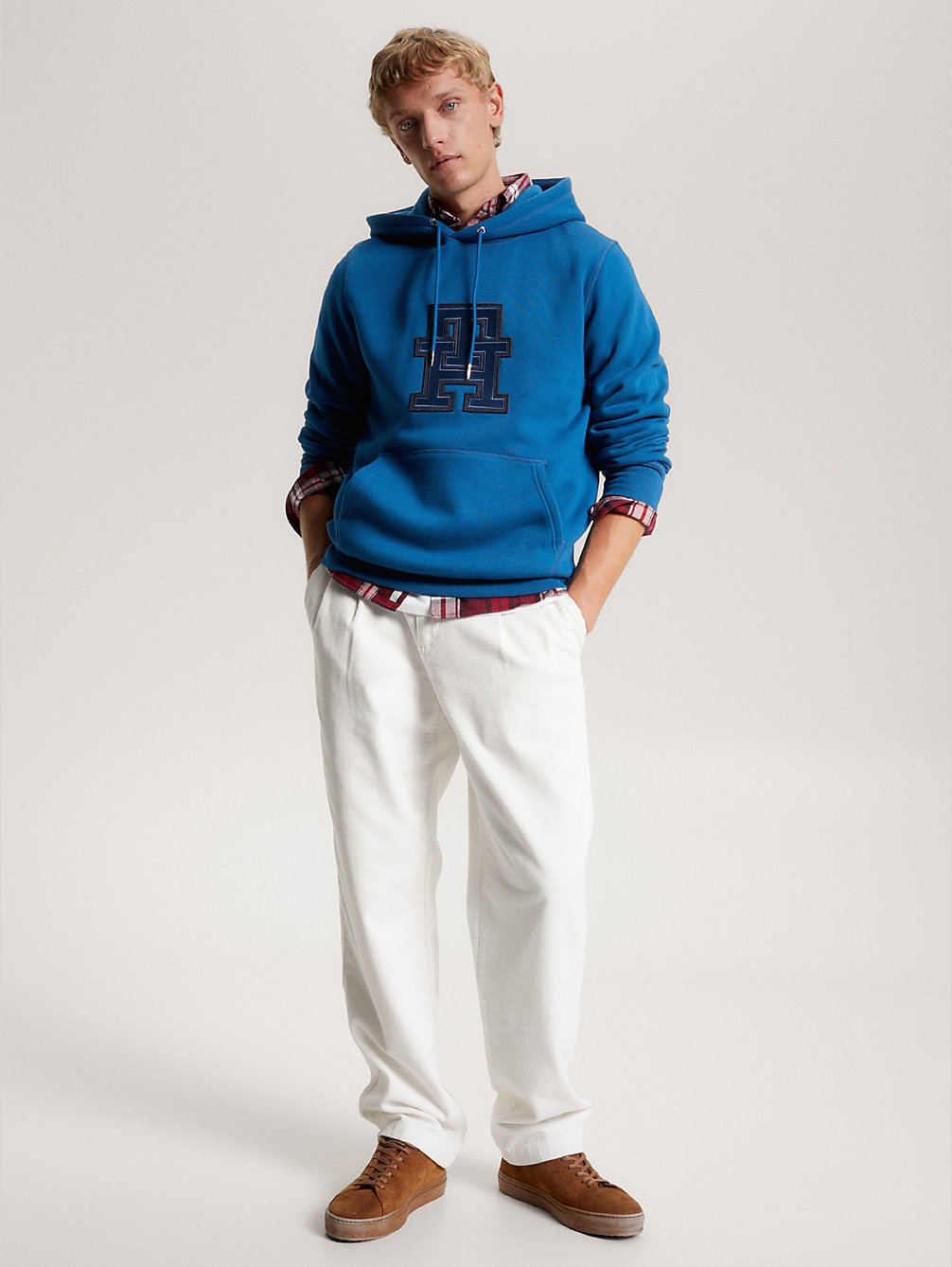 blue hoodie mit th-monogramm-applikation für herren - tommy hilfiger