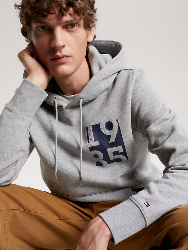 grey hoodie mit logo-print für herren - tommy hilfiger