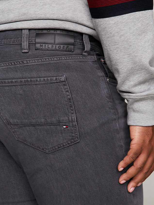 denim plus madison stretch-jeans mit whisker-effekt für herren - tommy hilfiger