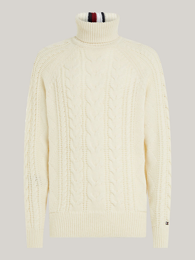 white sweter o splocie warkoczowym z golfem dla mężczyźni - tommy hilfiger