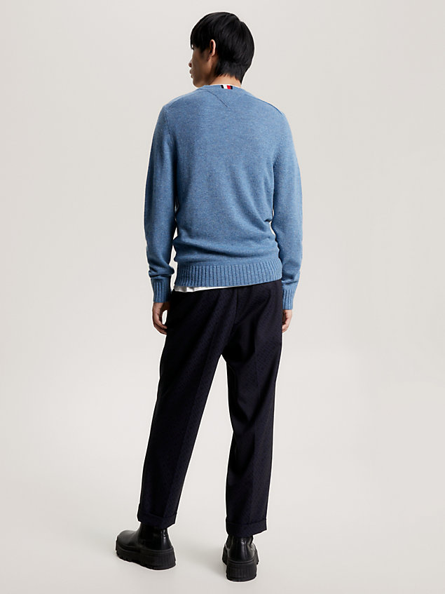 blue sweter z wełny merino z okrągłym dekoltem dla mężczyźni - tommy hilfiger
