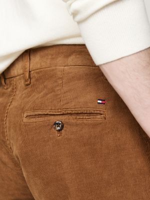 pantaloni chino slim fit in velluto a coste marrone da uomini tommy hilfiger