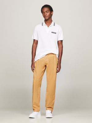 khaki tapered fit chinos in stückfärbung für herren - tommy hilfiger