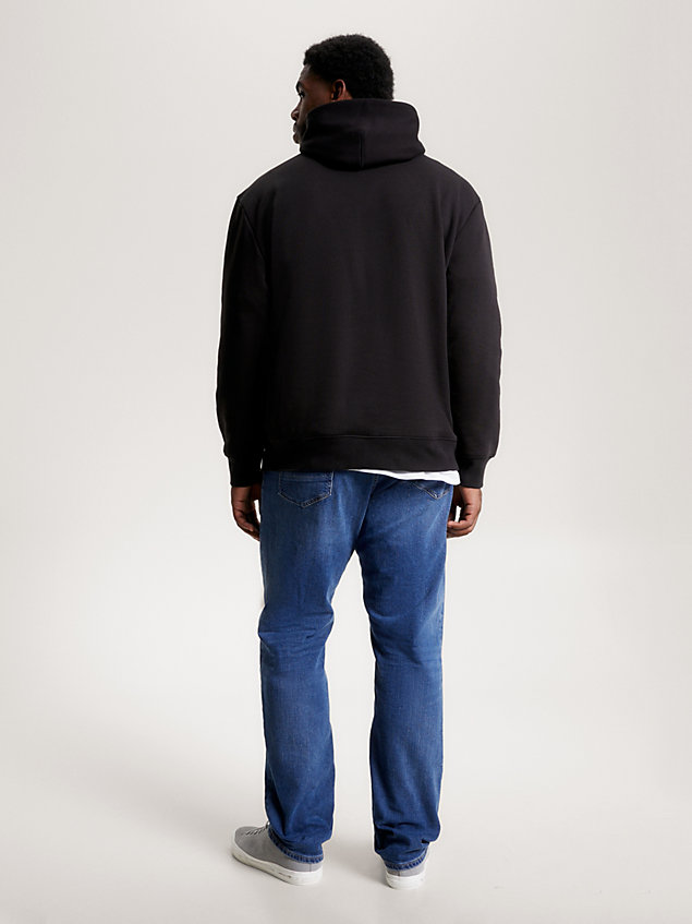 black plus hoodie mit rundem hilfiger-monotype-logo für herren - tommy hilfiger