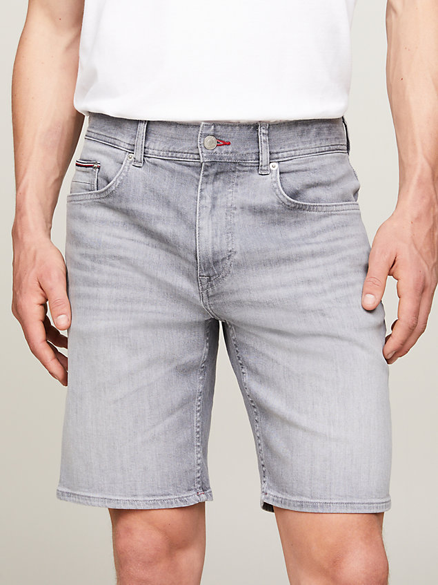 denim brooklyn jeans-shorts mit fade-effekten für herren - tommy hilfiger