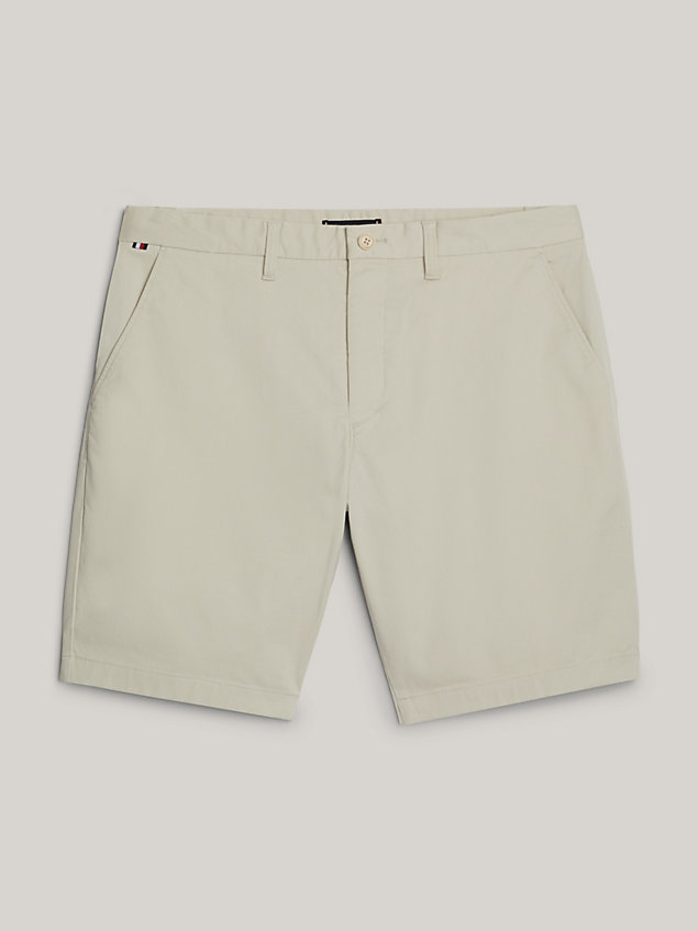 beige adaptive harlem relaxed chino shorts for men tommy hilfiger