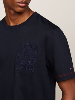 niebieski t-shirt z wyhaftowanym logo pod kolor dla mężczyźni - tommy hilfiger