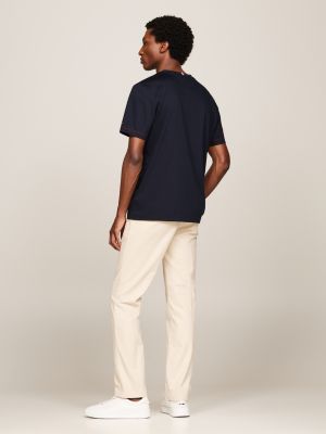 niebieski t-shirt z wyhaftowanym logo pod kolor dla mężczyźni - tommy hilfiger